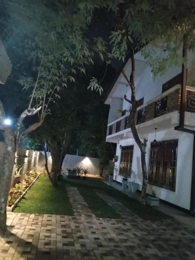 Sky Bloom Bed & Breakfast Homagama Екстериор снимка