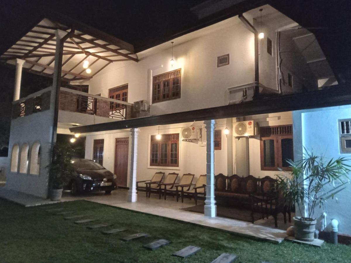 Sky Bloom Bed & Breakfast Homagama Екстериор снимка