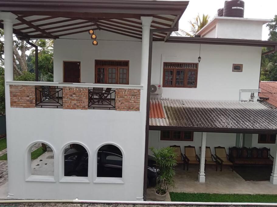 Sky Bloom Bed & Breakfast Homagama Екстериор снимка